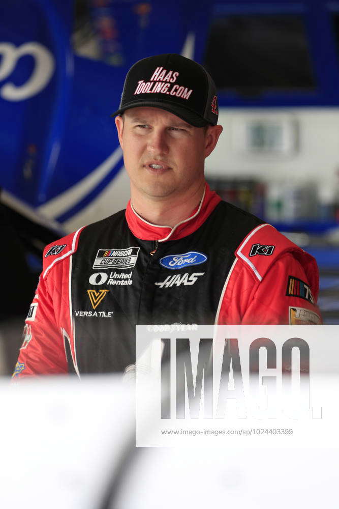 DAYTONA, FL - FEBRUARY 18: Ryan Preece ( 41 Stewart Haas Racing ...