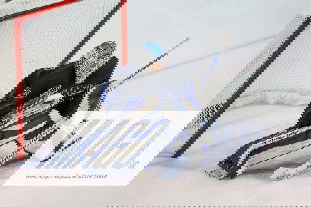february-18-2023-bentley-falcons-goaltender-connor-hasley-33
