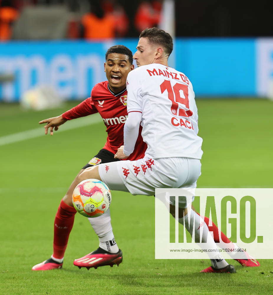 Amine Adli (Bayer), Anthony Caci (Mainz), Leverkusen, Deutschland, 19. ...