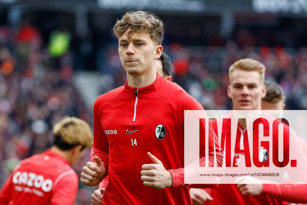 Yannik Keitel (SC Freiburg, 14) Beim Aufwaermen Vor Spielbeginn , GER ...