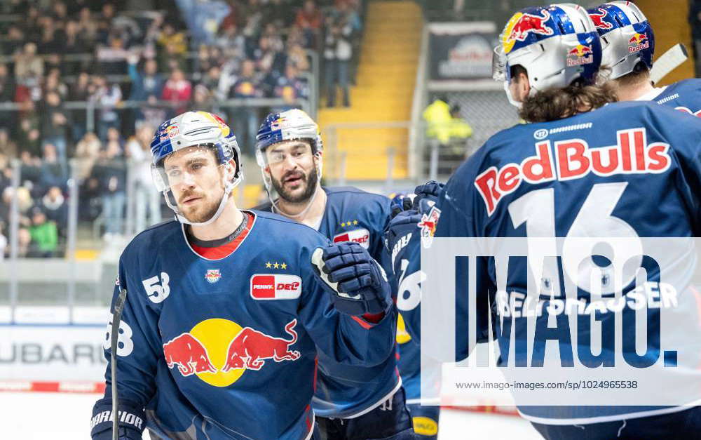 Goal celebration Ryan Mckiernan 58 EHC Red Bull Muenchen , EHC Red Bull ...