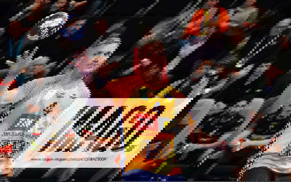 Rolandas Bernatonis (Benidorm) HANDBALL Aix Handball vs Benidorm