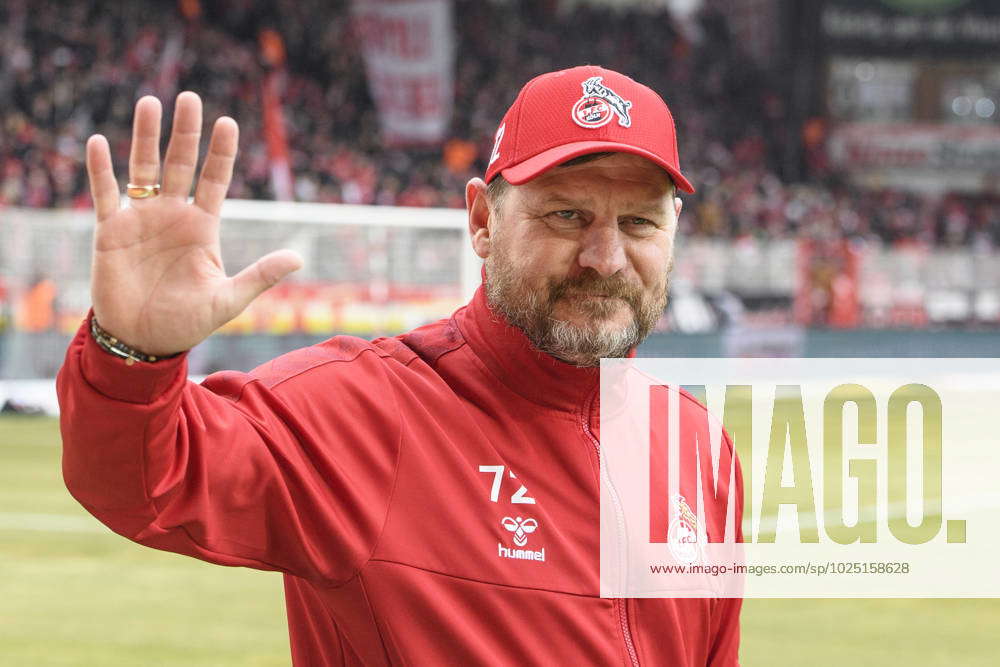 Steffen Baumgart 1 FC Koeln, coach , greets, waves, GER, 1 FC Union