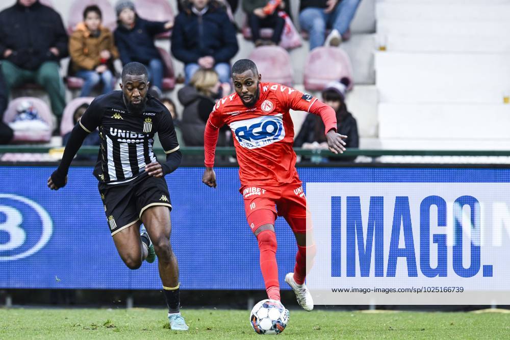 KORTRIJK, BELGIUM - MARCH 04 : Mbenza Isaac midfielder of Charleroi ...