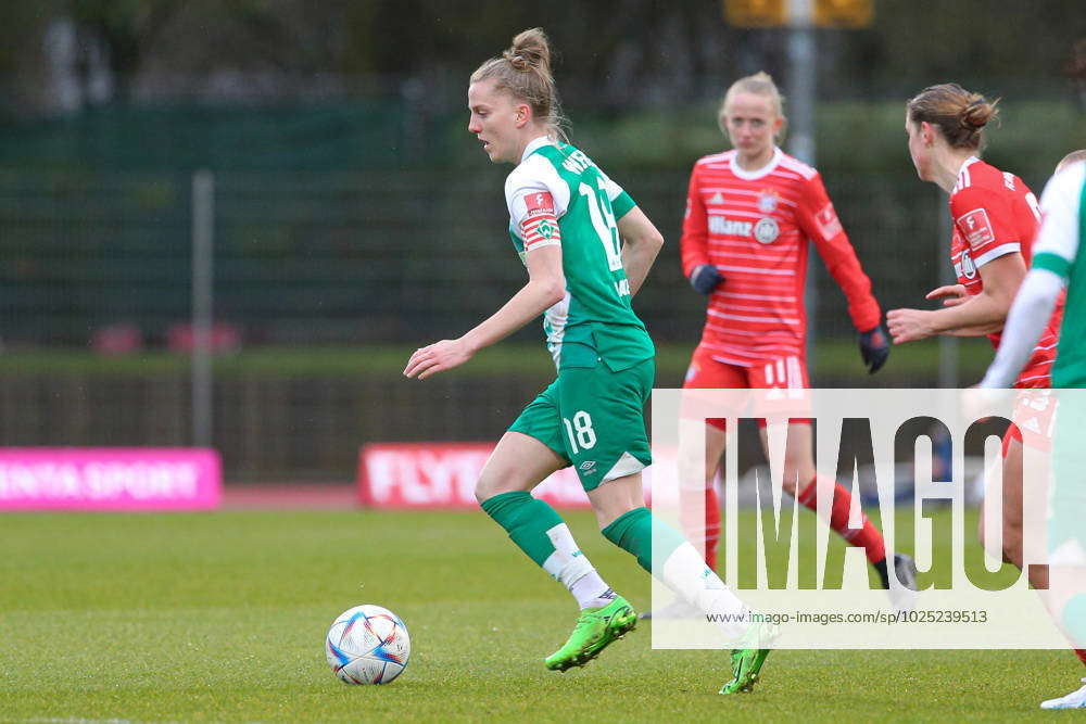 v li Lina Hausicke SV Werder Bremen, 18 on the ball, single image, full ...