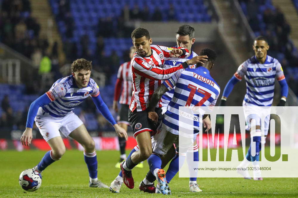 Sky Bet Championship Reading v Sheffield United Andy Yiadom 17 of