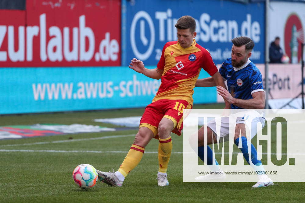 Marvin Wanitzek (KSC) Gegen Links Morris Schröter (Rostock) ; GER, FC ...