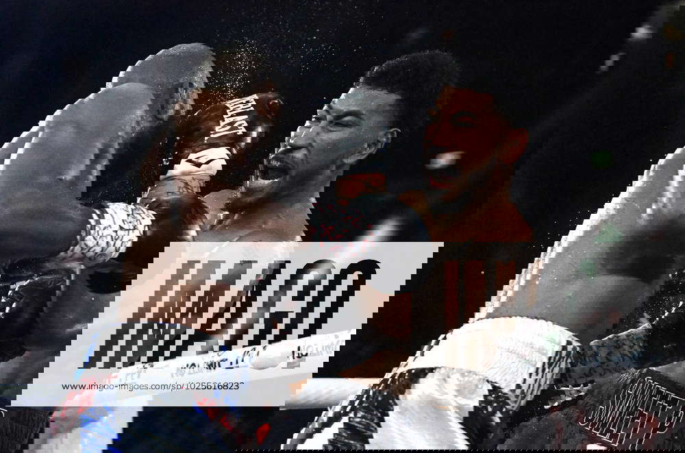 BOXING TSZYU HARRISON, Paulo Aokuso of Australia (R) strikes Yunieski Gonzalez of Cuba during their BOXING TSZYU HARRISON, Paulo Aokuso of Australia (R) strikes Yunieski Gonzalez of Cuba during their