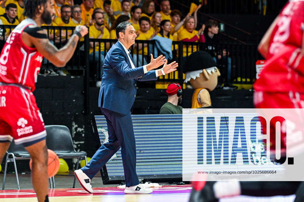 BASKET BELGIUM CUP FINAL MEN ANTWERP GIANTS VS BC OOSTENDE Head Coach