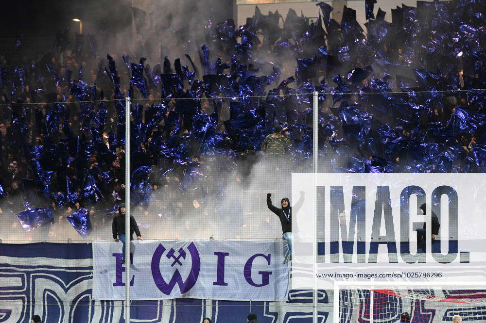 Fog At FC Erzgebirge Aue Fans FSV Zwickau Vs FC Erzgebirge Aue ...