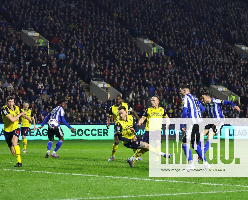 Sheffield Wednesday v Bolton Wanderers Sky Bet League 1 Lee Gregory of ...