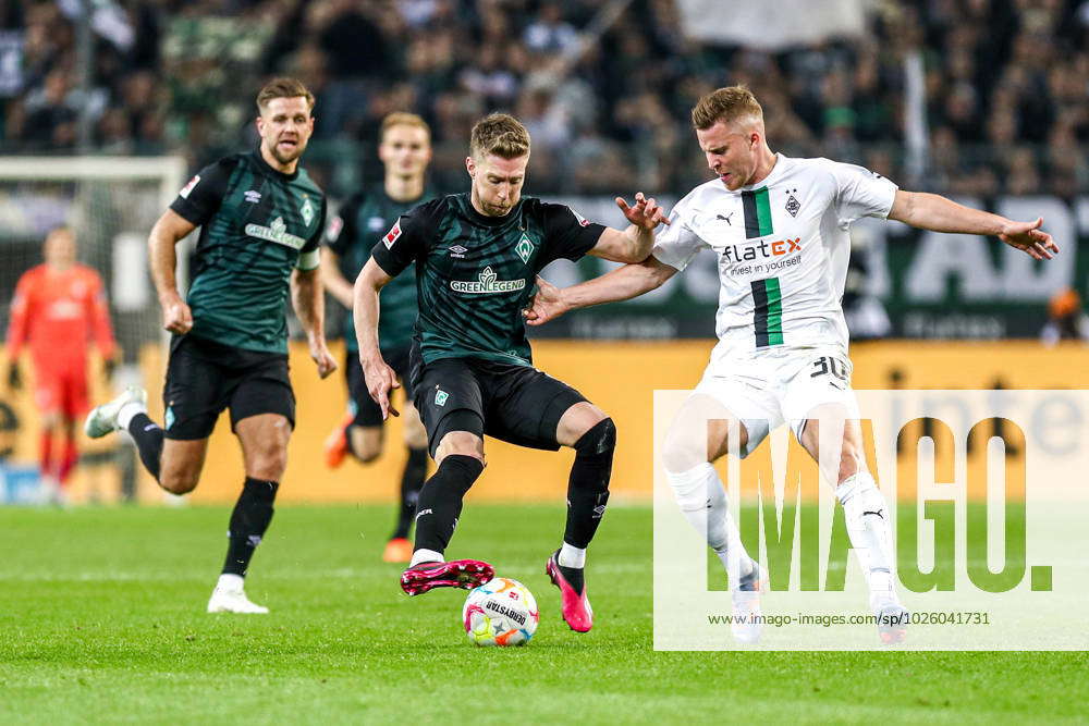 Mitchell Weiser Werder Bremen, 08 In Duel Against Nico Elvedi Borussia ...