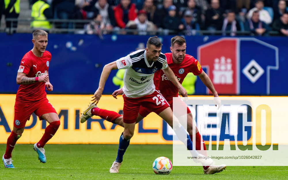 Jonas Meffert (Hamburger SV, 23) gegen Marco Komenda (Holstein Kiel, 03 ...