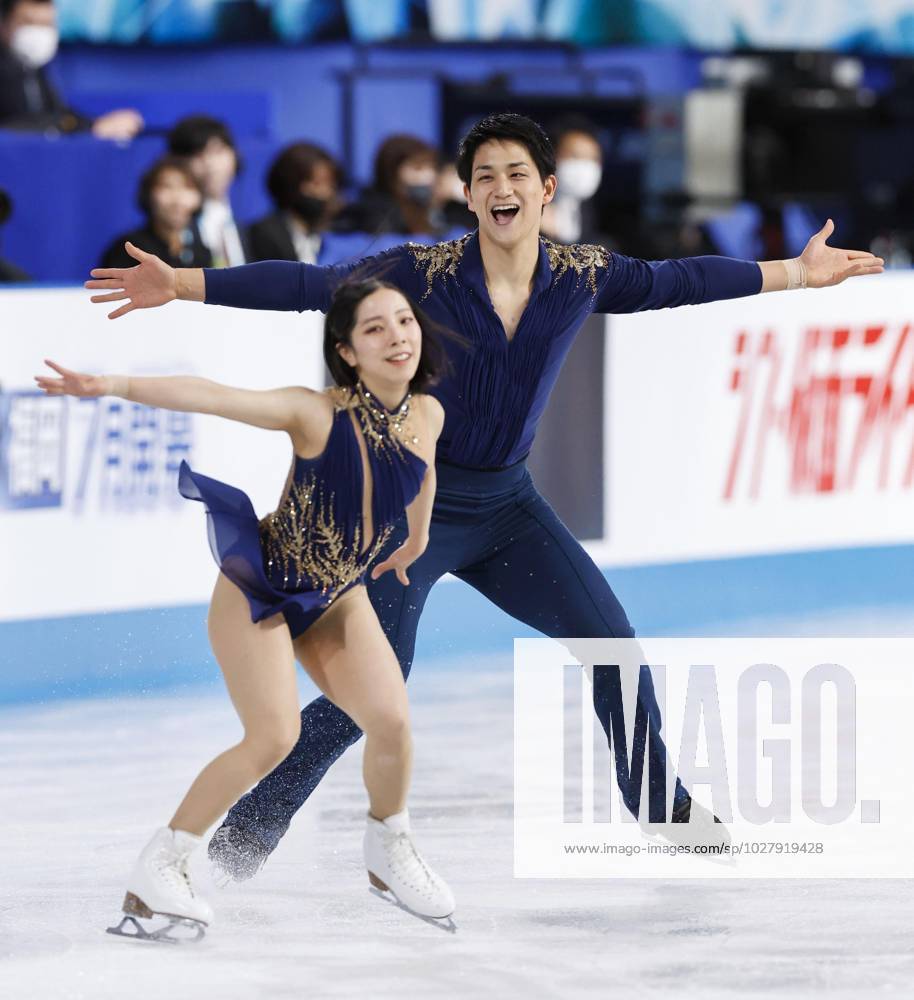 Figure skating, Eiskunstlauf World Team Trophy Japan s Riku Miura (L