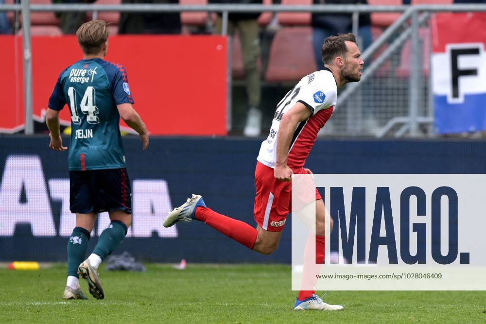 UTRECHT - Sander van der Streek of FC Utrecht celebrates the 1-0 during ...