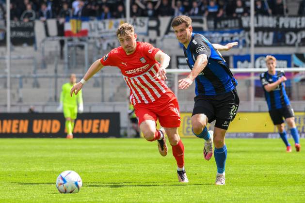 Noel Eichinger FSV Zwickau li and Alexander Rossipal SV Waldhof ...