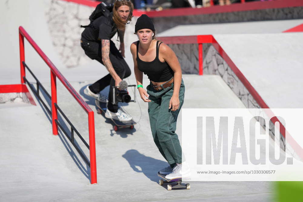 girls w/ skateboards are AWESOME  Chiba