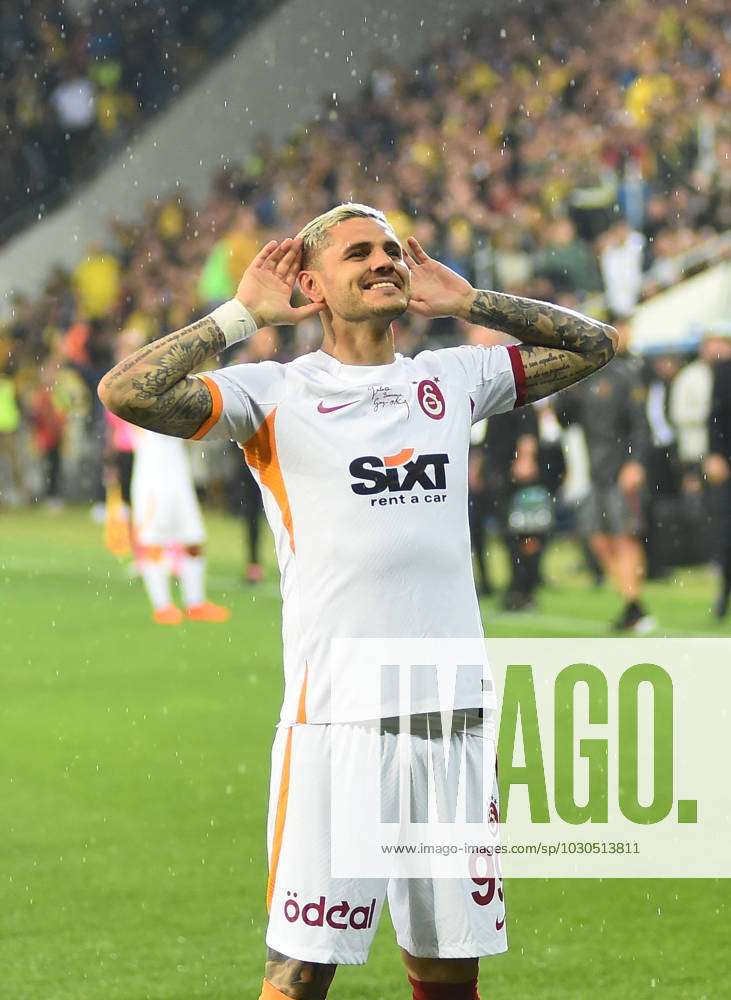 Mauro Icardi of Galatasaray celebrates after scoring the first goal of his  team during the Super