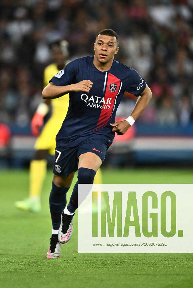 Kylian Mbappe unveils new PSG Nike away kit in tribute to Greater Paris and  fans love it