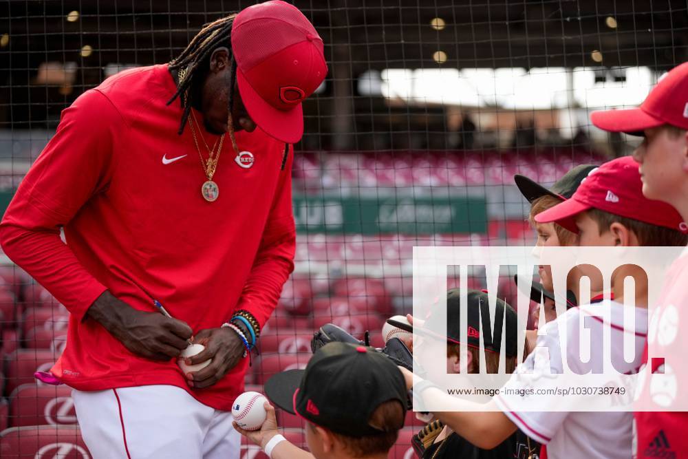 Elly De La Cruz obliterates hardest hit Reds ball in years for first MLB  home run