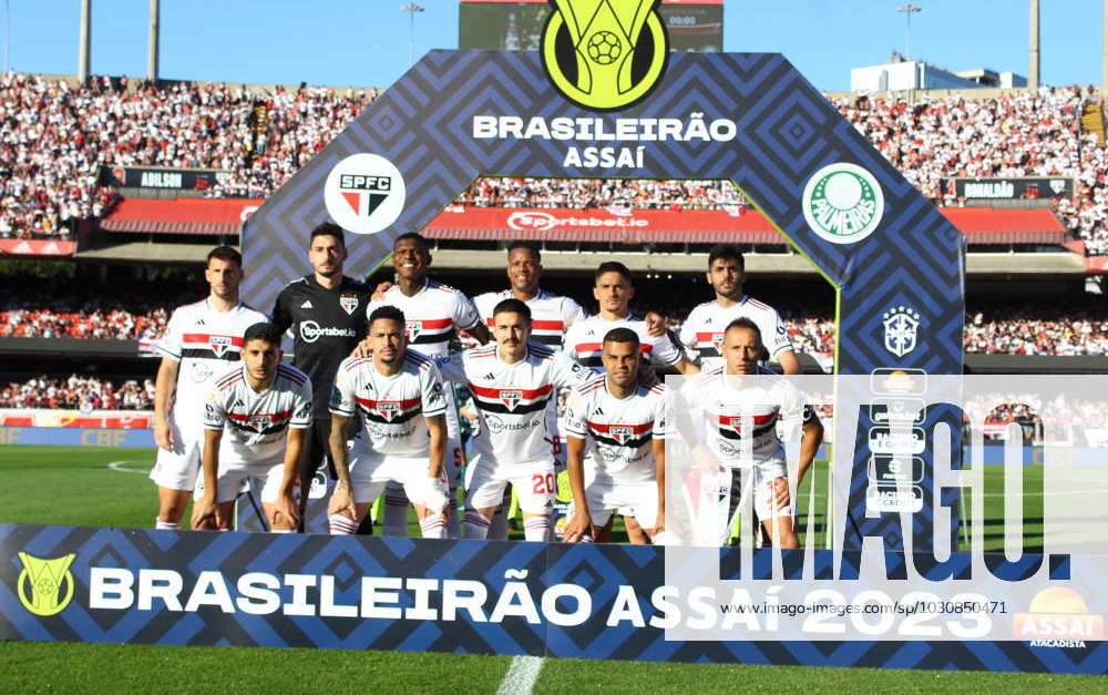 Sao Paulo Brasil Jogo Futebol Entre Duas Equipes Campeonato Brasileiro —  Fotografia de Stock Editorial © thenews2.com #444399070