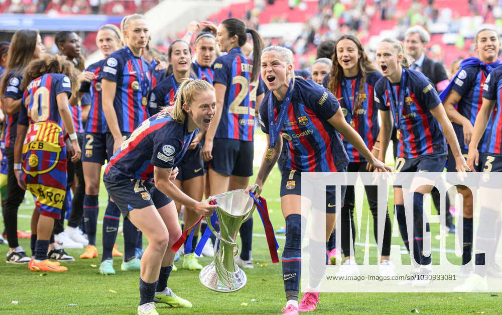 Cheering Team Barca with the trophy, in front Keira WALSH l Barca and ...