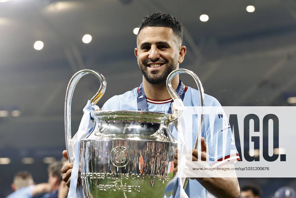 ISTANBUL - Riyad Mahrez of Manchester City FC with the UEFA