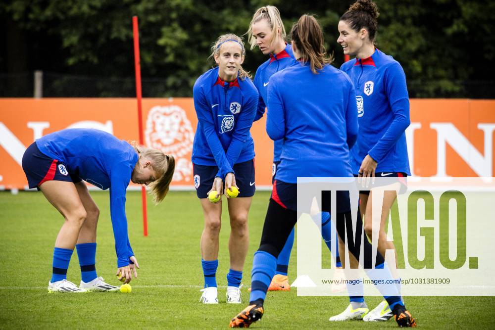 The women's team's training session in pictures