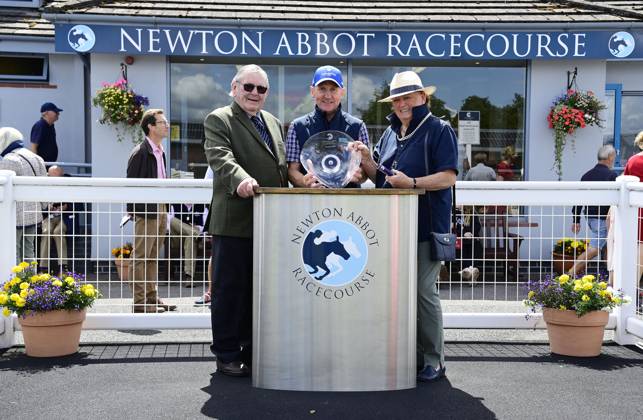 Newtown Races England Newton Abbot Races, Newton Abbot, UK - 7 Julu 2023 Race winner ...