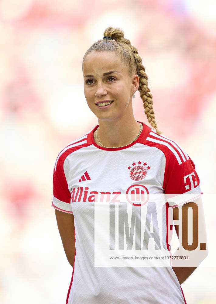 Giulia GWINN, FCB Women Nr. 7 at the Team Presentation an Legends match ...