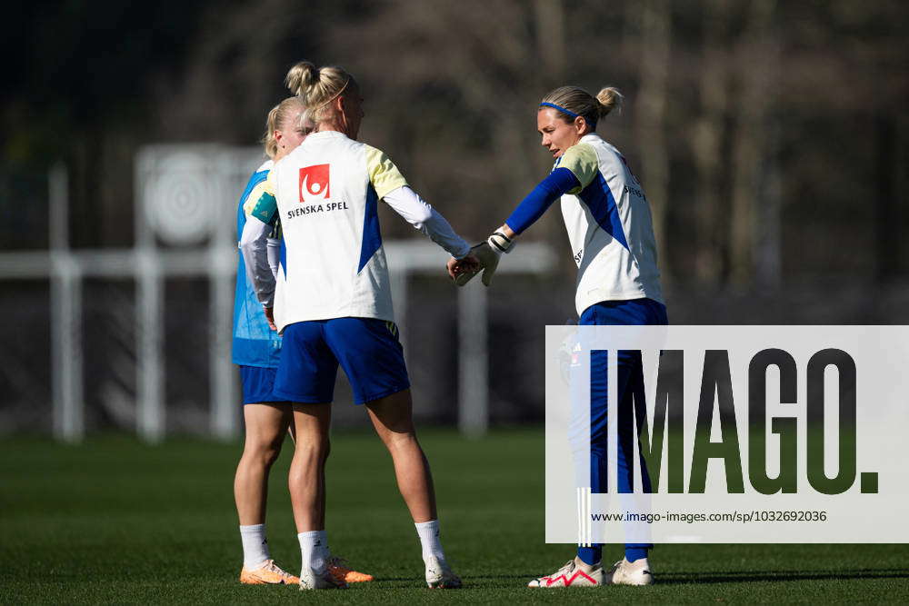 230730 Caroline Seger and goalkeeper Jennifer Falk of the Swedish