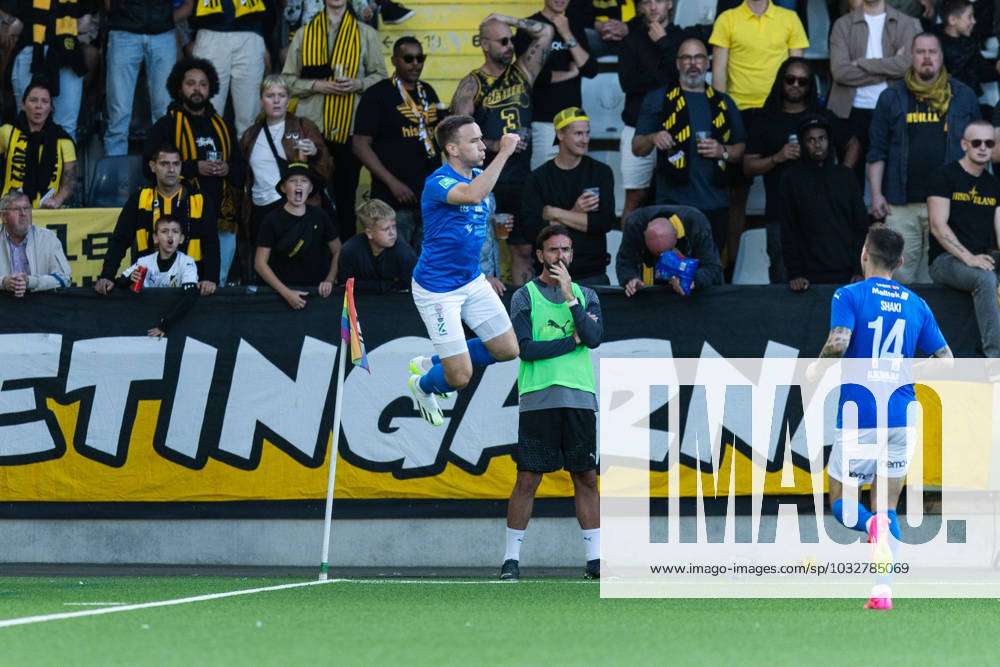 Arni Frederiksberg of KI Klaksvik scores the first goal during the News  Photo - Getty Images