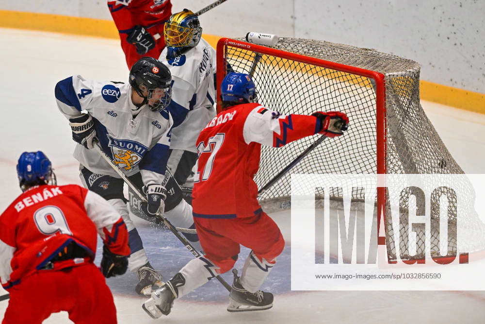 Adam Titlbach of Czech Republic, right, scores during the Hlinka