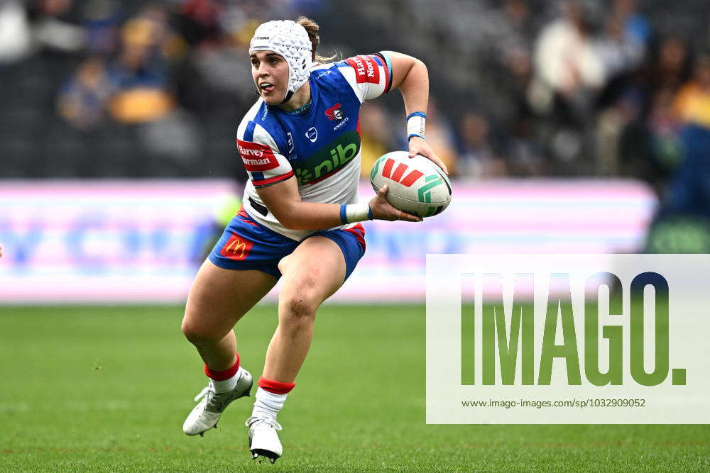 NRLW EELS KNIGHTS, Jesse Southwell of the Knights looks to pass the ...