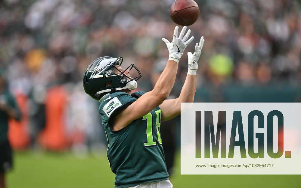 PHILADELPHIA, PA - AUGUST 06: Philadelphia Eagles wide receiver Britain  Covey (18) catches a pass du