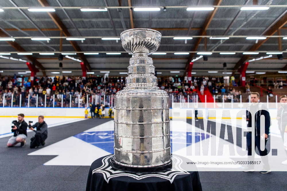 William Karlsson's ADORABLE Stanley Cup celly with his family 🥹 