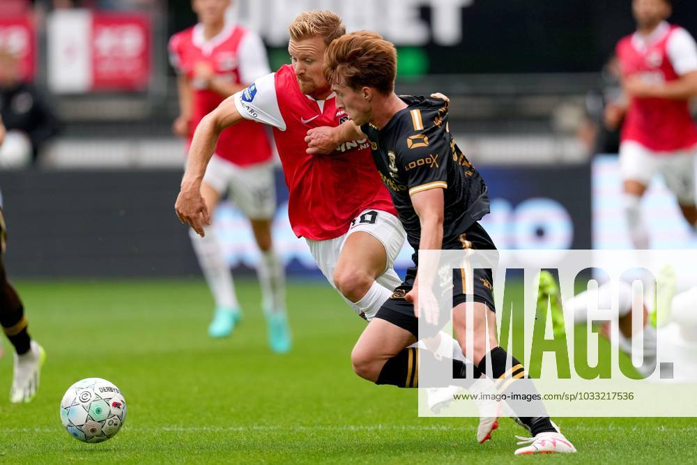 ALKMAAR - (lr) Dani de Wit of AZ Alkmaar, Xander Blomme of Go Ahead ...