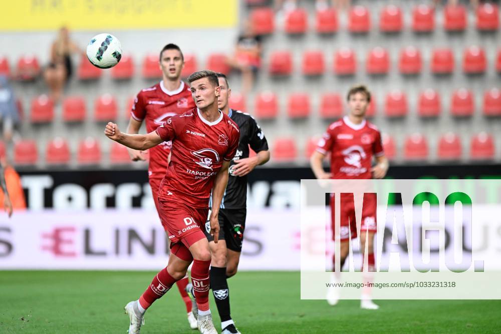 Essevee S Nicolas Rommens Pictured In Action During A Soccer Match ...