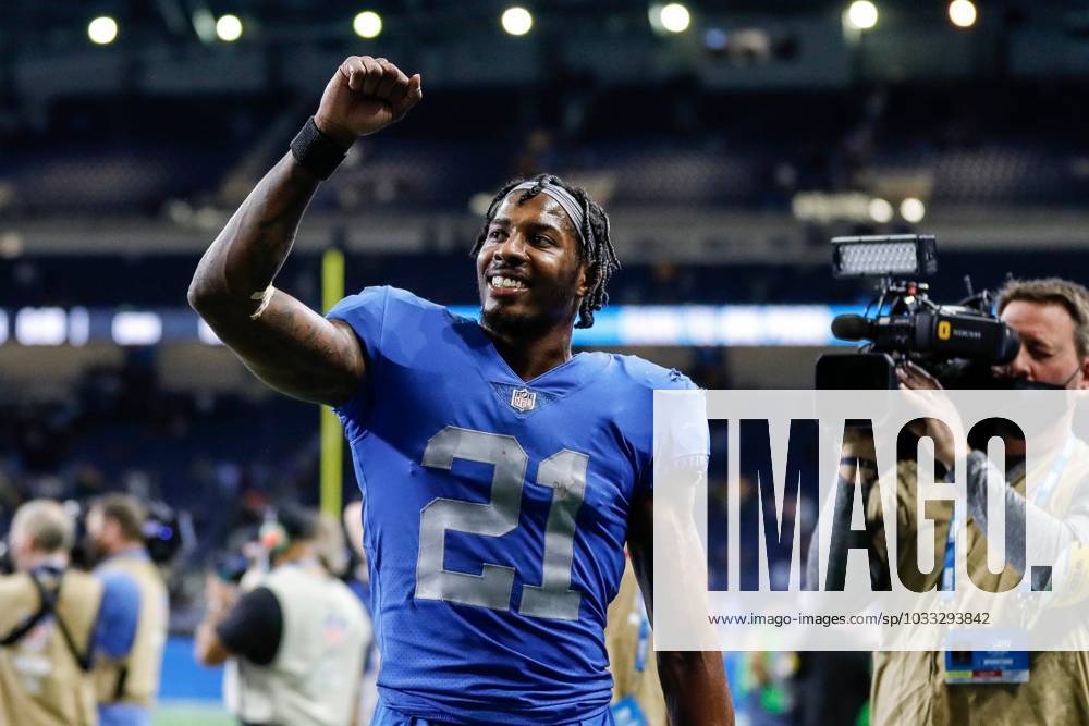 Syndication: Detroit Free Press Lions free safety Tracy Walker III waves at  fans as he walks