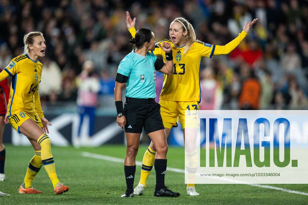 230815 Amanda Ilestedt of Sweden reacts towards referee Edina