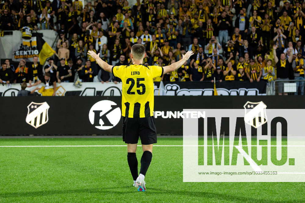 230817 Kristoffer Lund Hansen of Häcken celebrates with supporters