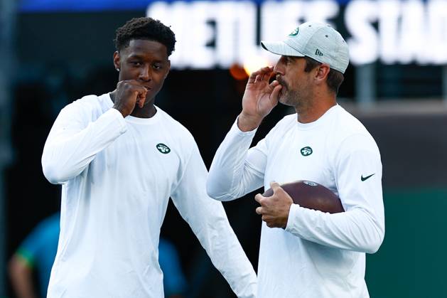 Aaron Rodgers and Sauce Gardner Handshake New York Jets shirt