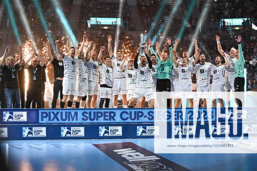 THW Kiel team cheers on winning the Pixum Sup Cup 2023 Domagoj Duvnjak ...