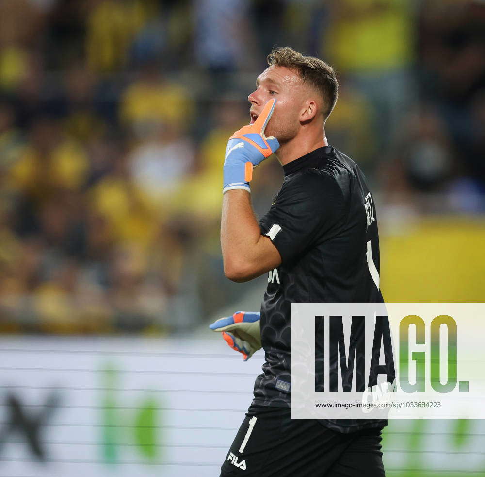 Maccabi Tel Aviv Goalkeeper Daniel Peretz Daniel Peretz, Goalkeeper For ...