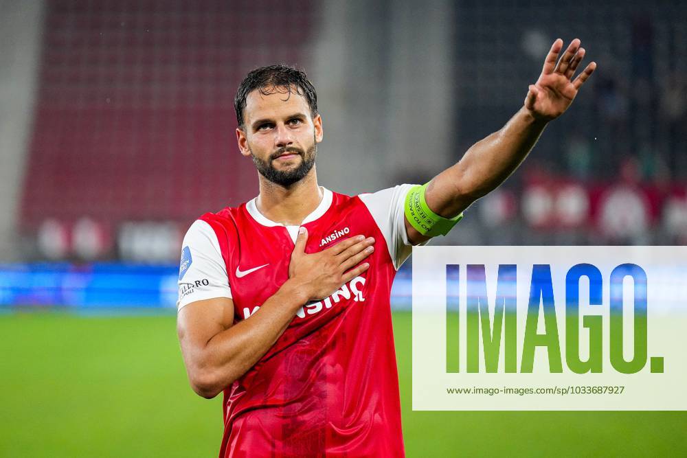 Sariqlar bilan onlayn porno tomosha qiling Bir qiz va kop yigitlar jinsiy aloqa video