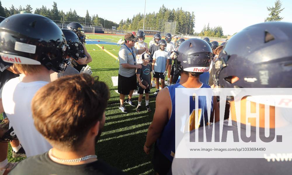 Syndication: Kitsap Sun The Bainbridge Spartans football team practices ...