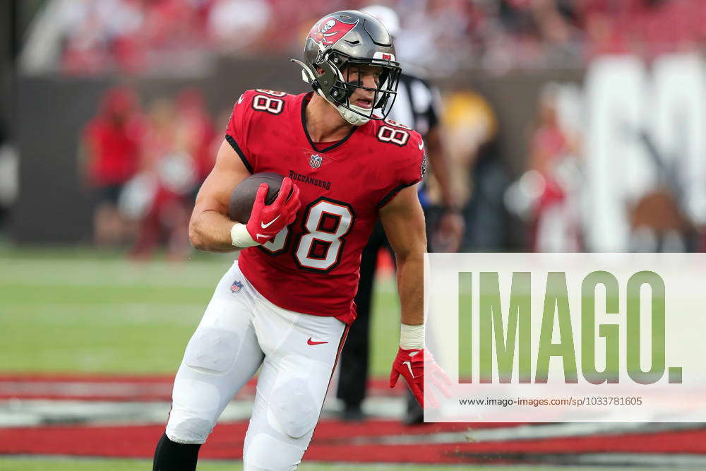 Tampa Bay Buccaneers tight end Cade Otton (88) covers a kick during an NFL  football game against the Miami Dolphins, Saturday, Aug. 13, 2022 in Tampa,  Fla. The Dolphins defeat the Buccaneers