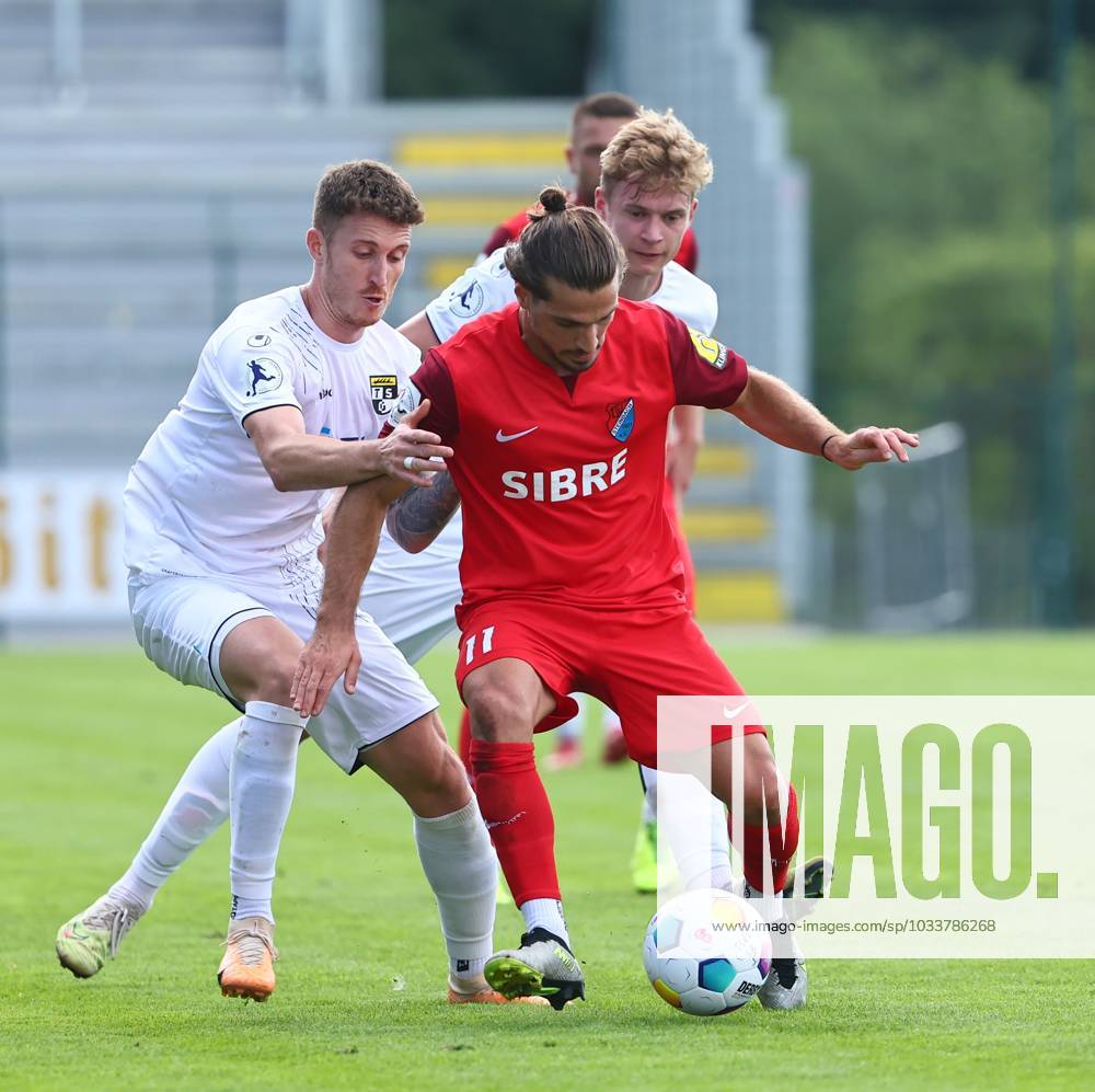 Sascha Eisele Balingen in duel with Serkan Firat Steinbach , right Jan ...