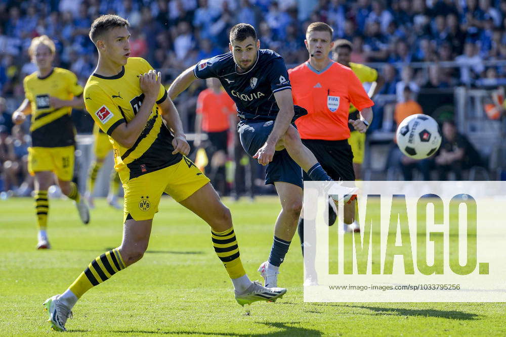 V Li In The Fight For The Ball Nico Schlotterbeck 4, Borussia Dortmund ...