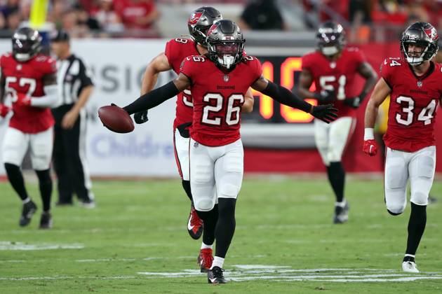 Tampa Bay Buccaneers safety Kaevon Merriweather (26) defends in